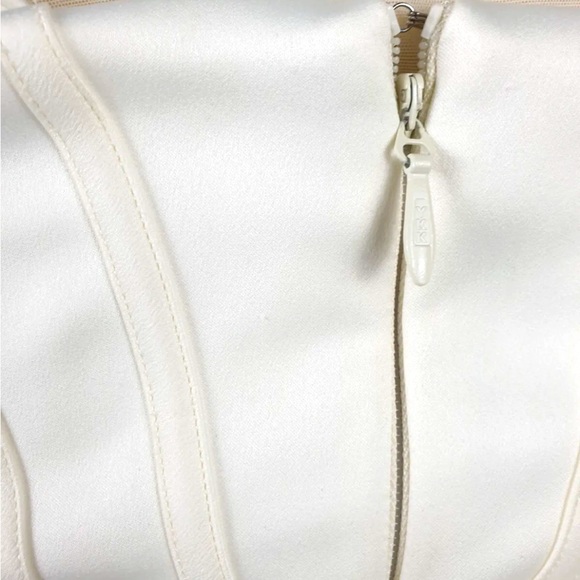 House of CB ‘Antoinette’ Ivory Corset Off Shoulder LIMITED EDITION Bridal Gown - Picture 15 of 16